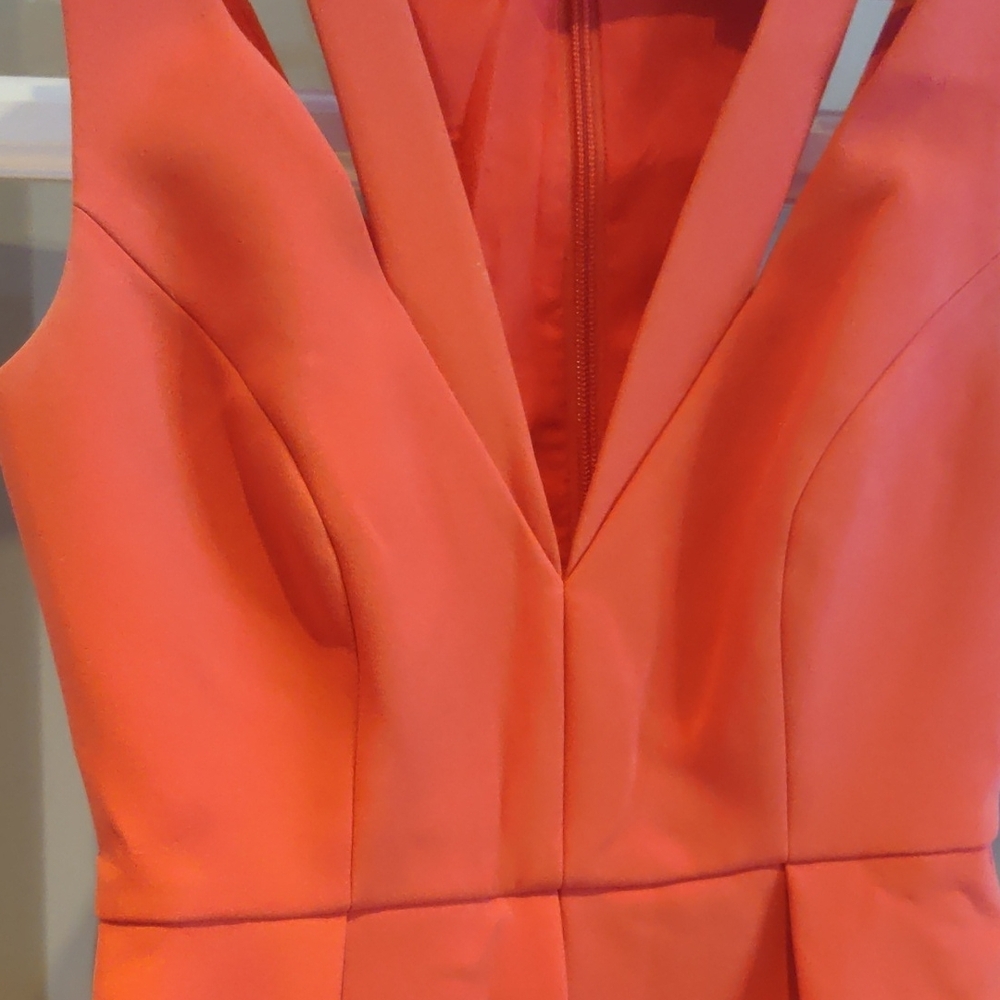 Elegant Red Sleeveless Dress - Picture 5 of 9